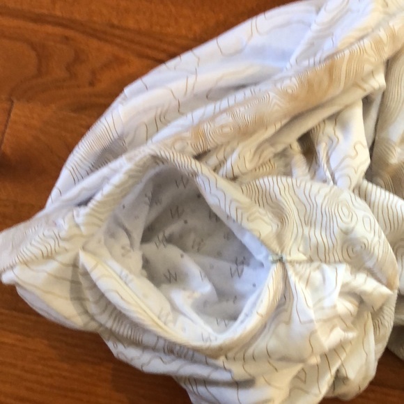 Travel scarf with hidden pocket waypoint - Picture 2 of 2